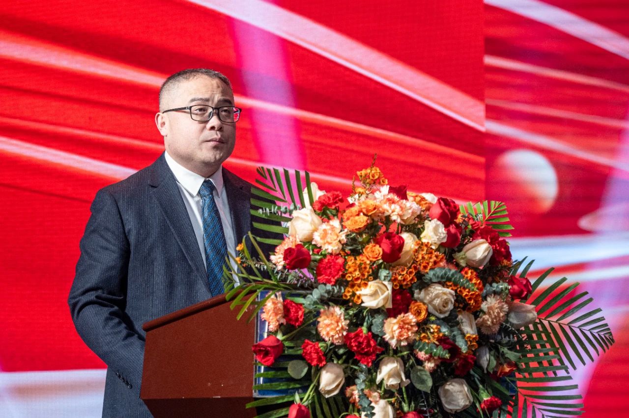 重庆机床集团举办2024年度“建功重机·年度先进”颁奖典礼暨“星耀2025”迎春联欢会