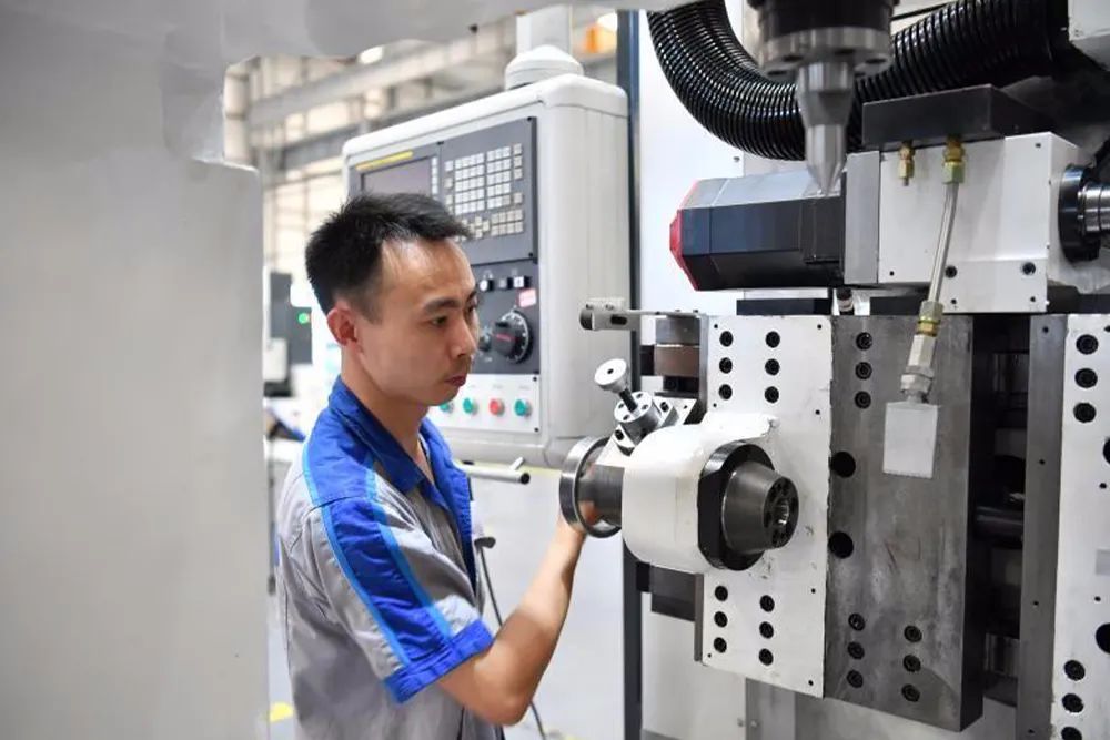 机床集团迎难而上 全力以赴保目标